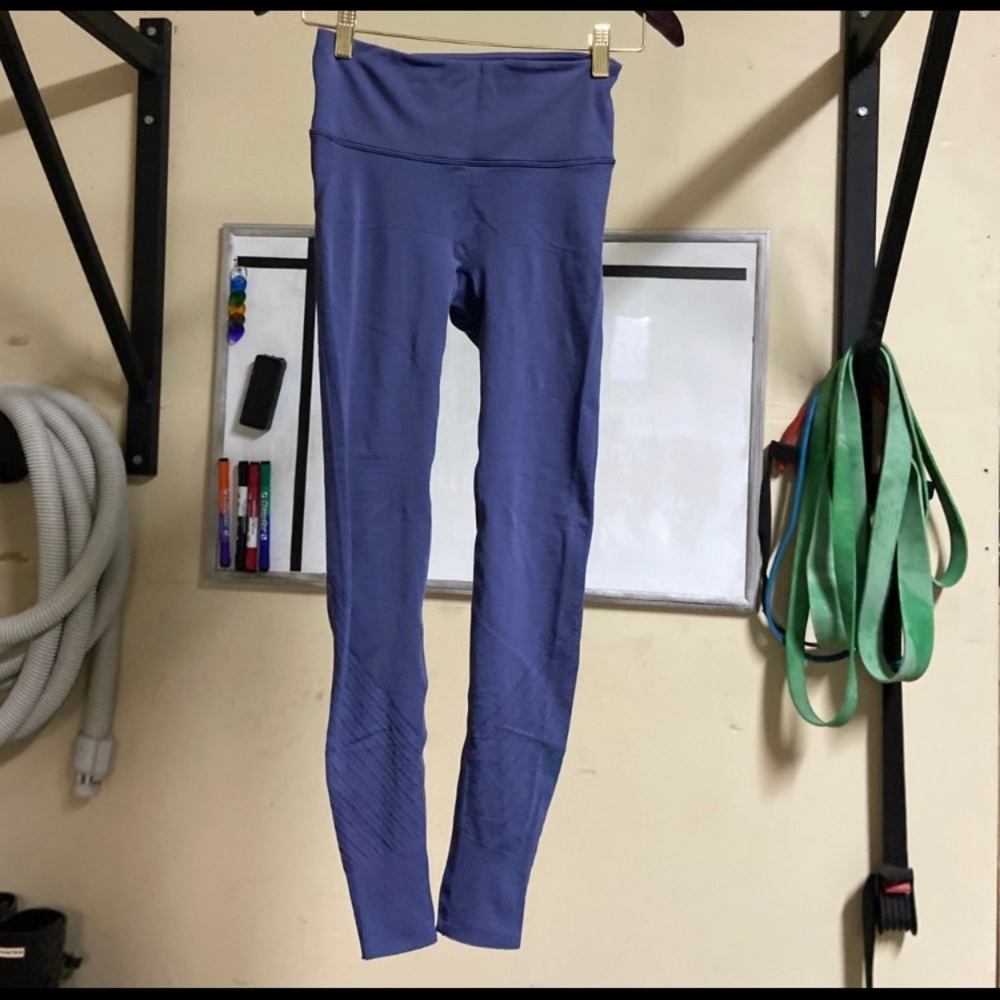 Luluemon purple leggings